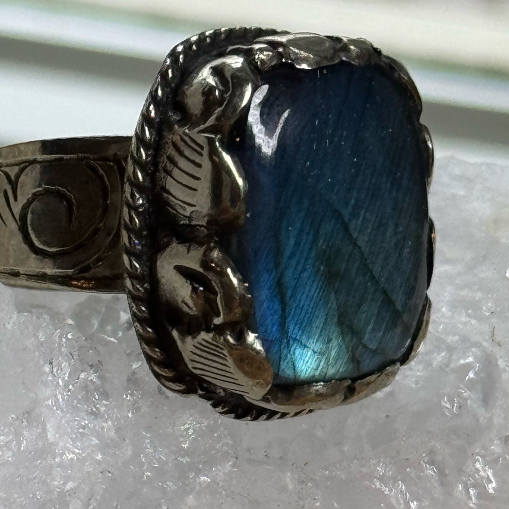 Labradorite adjustable ring or scarf slide. Handcarved. Cowgirl
Core style - Picture 2 of 14